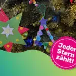 Gebastelte Sterne an einem Christbaum zur Spendenaktion Weihnachten 2025